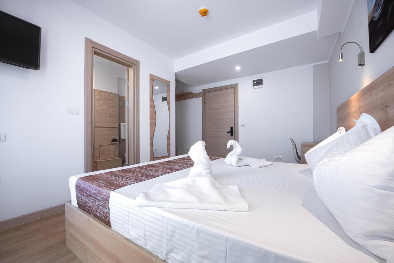 Polu-X Hotel Vama Veche Ngoại thất bức ảnh