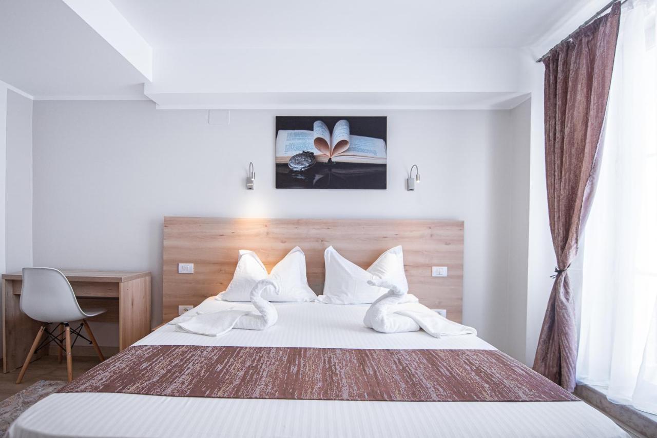 Polu-X Hotel Vama Veche Ngoại thất bức ảnh